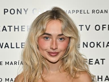 Sabrina Carpenter mit Fawn Freckles Sabrina Carpenter mit Fawn Freckles