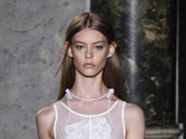 Wie alt ist dieses Model?