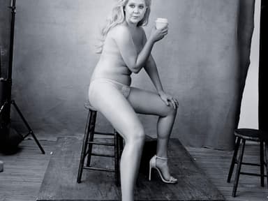 4-Pirelli_Calendar_2016_-December_-_AMY_SCHUMER-1200
