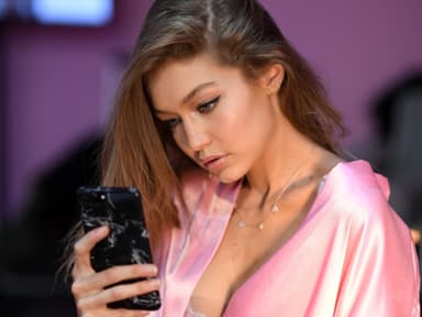 Stars & Models mit Narben