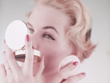 5 Babypuder-Hacks, die euren Sommer retten werden!