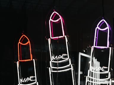OMG! MAC Cosmetics verschenkt im Juli Lippenstifte – so bekommt ihr einen!
