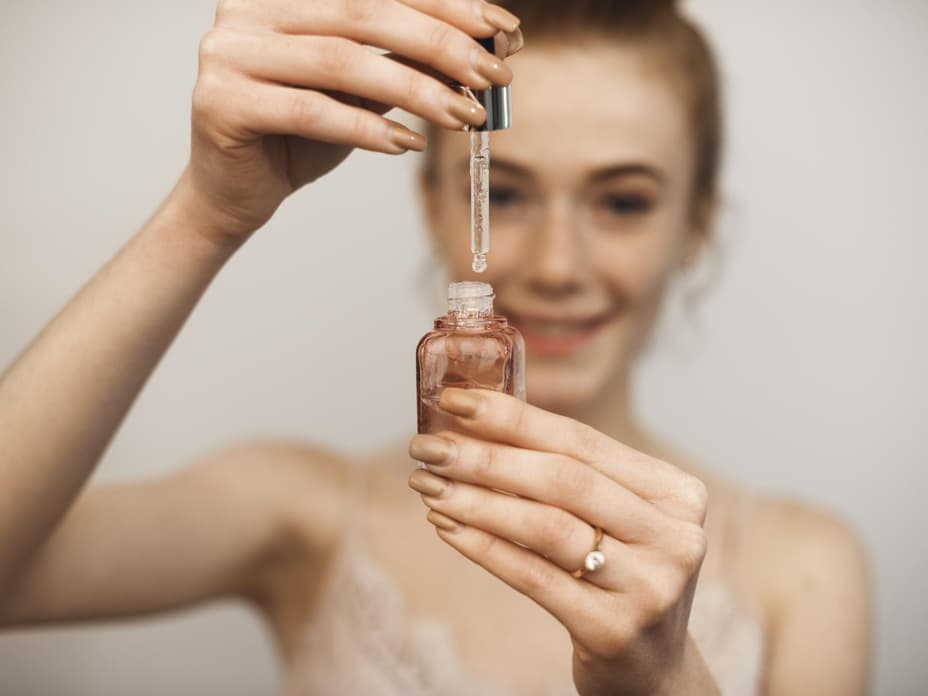 Kopfhaut ölen Das sind die besten Öle bei trockener Kopfhaut und Schuppen