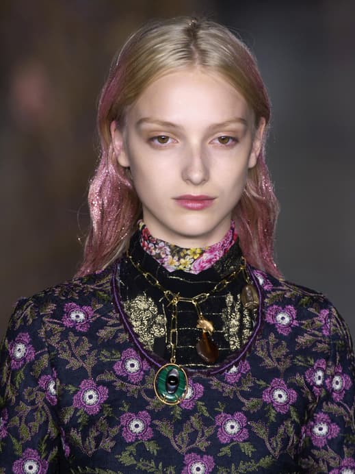 FrisurenTrend 2023 "Hair Tinsel"