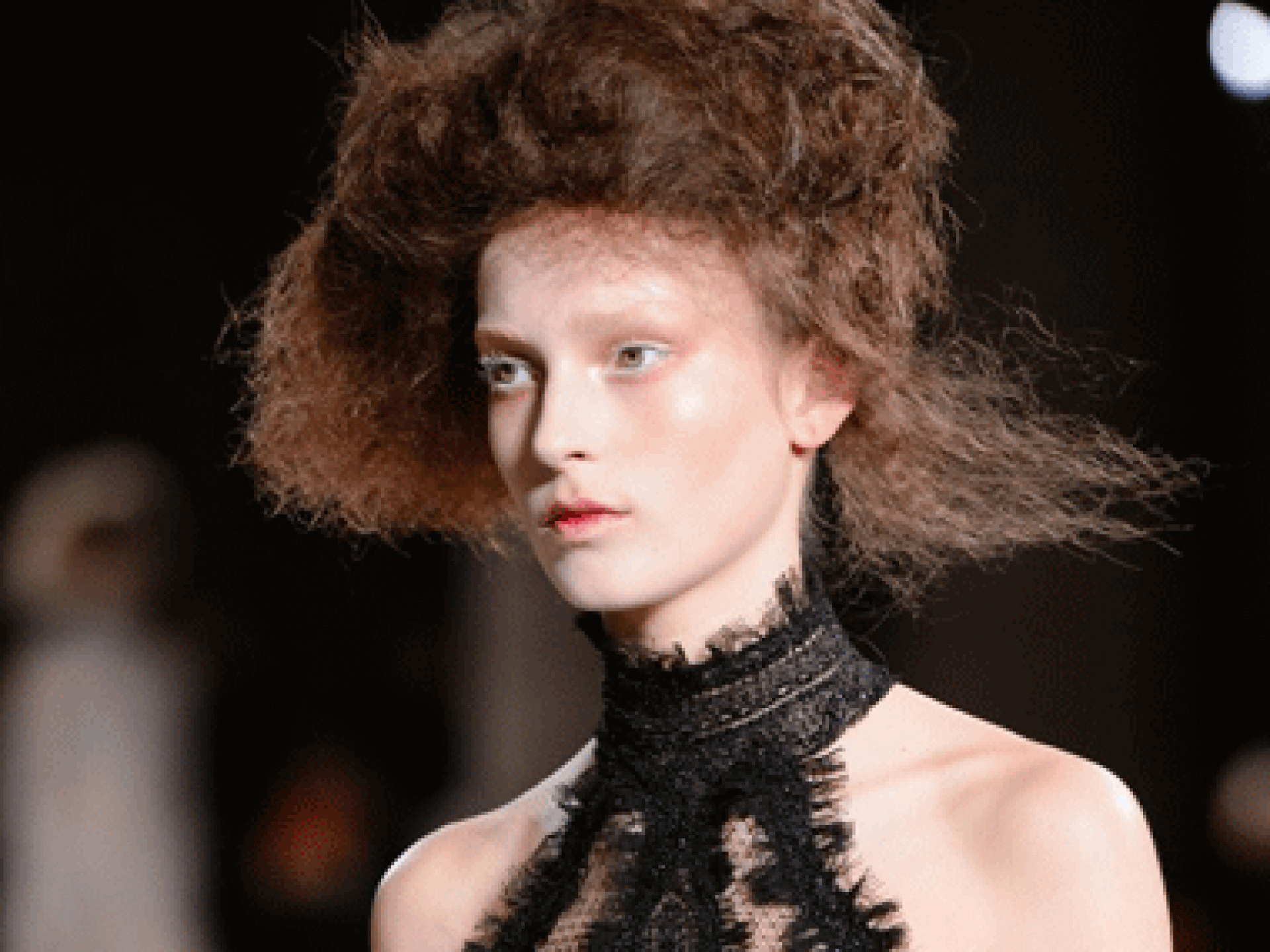 a-mcqueen-1134-aw16-pw-gifgorunway380-1858726.gif