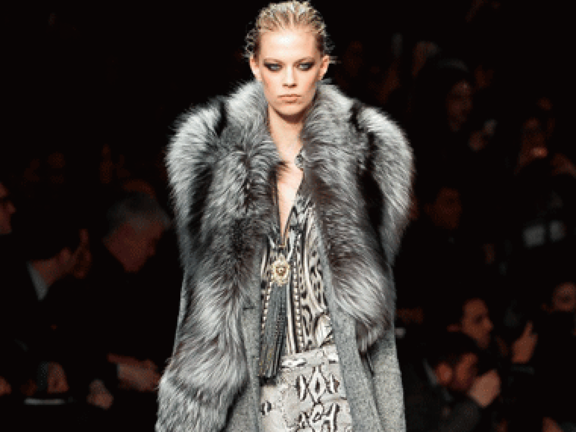 r-cavalli-1001-aw15-pw-gifgorunway380-1858724.gif
