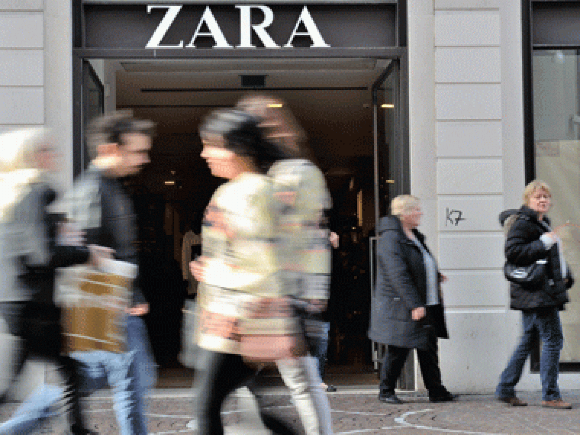 474766017-gifzara-getty-380-1809557.gif