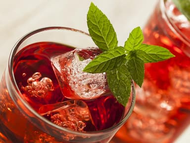 Hibiskustee Wirkung und richtige Zubereitung