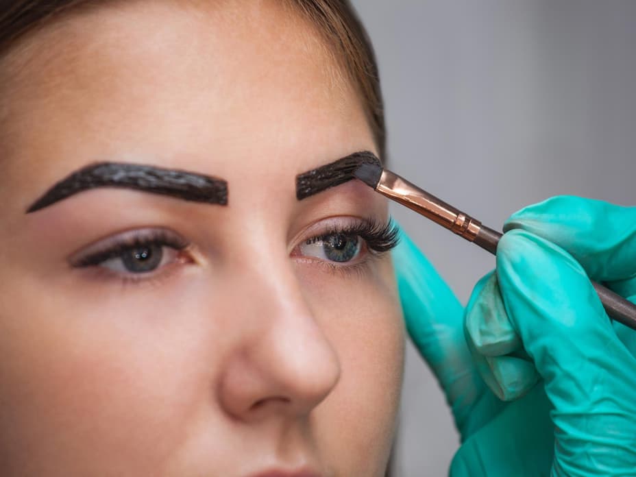 Augenbrauen färben So funktioniert es Schritt für Schritt