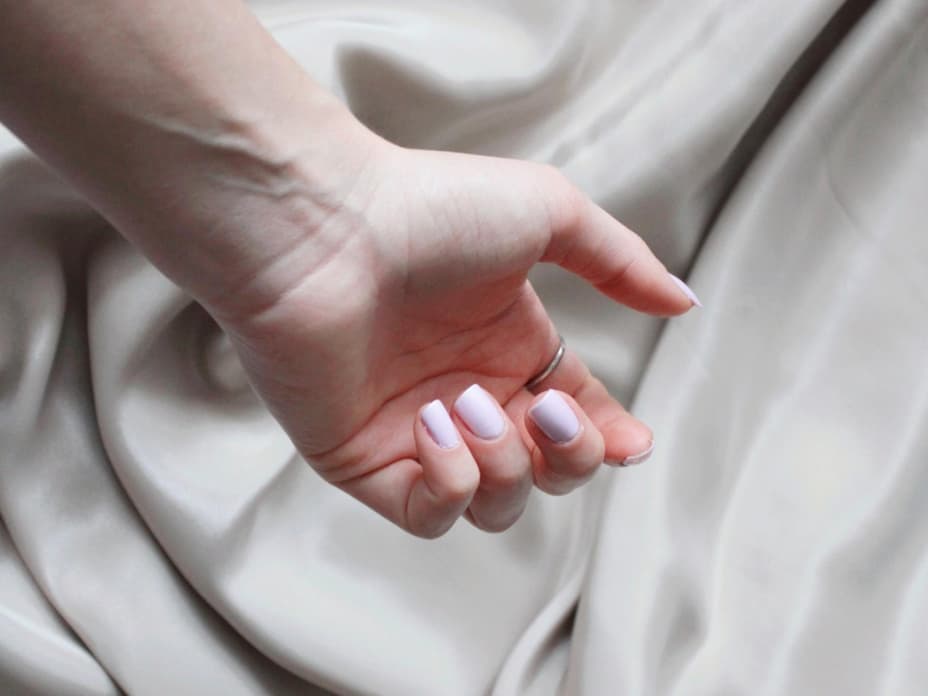 Wie Bekomme Ich Nagellack Aus Kleidung Shellac Nagellack: Wie funktioniert die Maniküre?