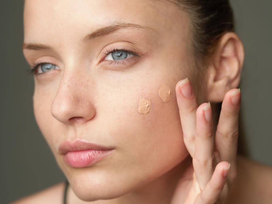 Beauty-Trends 2023: 4 Foundation-Tricks bei trockener Haut solltest du ...
