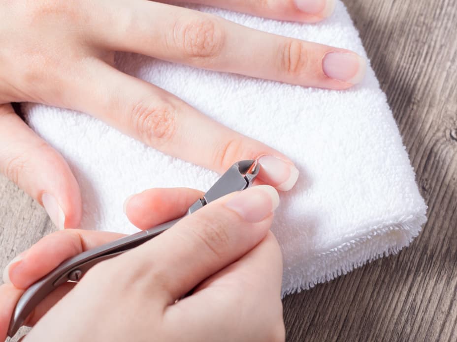 Nagelhaut entfernen: Schritt-für-Schritt-Anleitung und Tipps