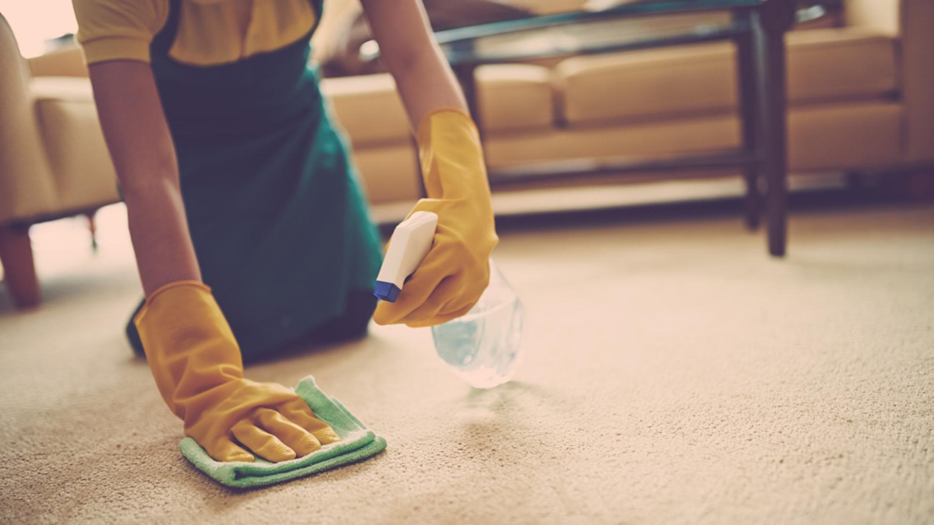 Ölflecken entfernen: Die besten Hausmittel und Tipps, die sofort helfen