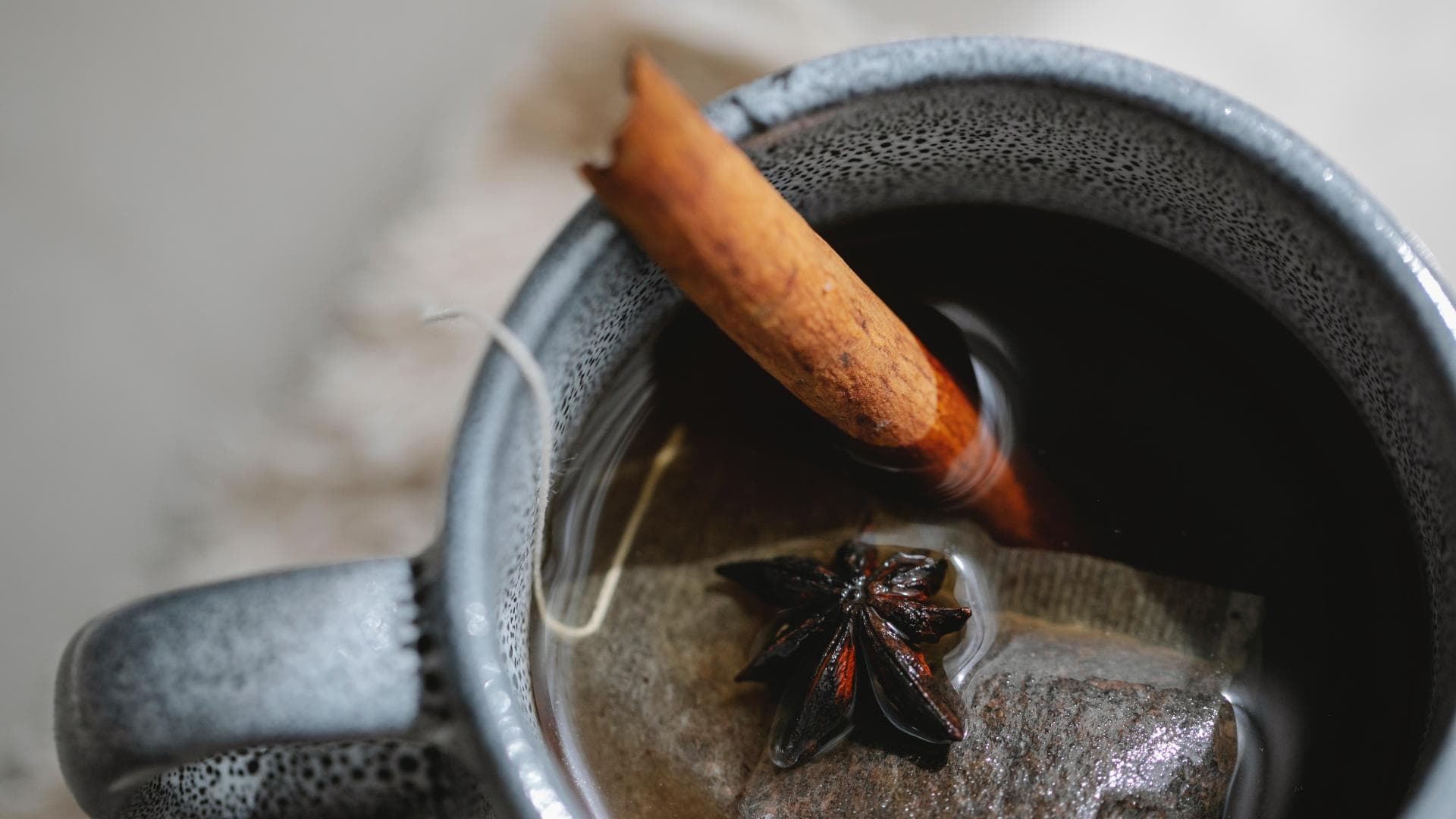 Grüner Tee Zu Lange Ziehen Lassen Giftig Das passiert, wenn du deinen Tee zu lange ziehen lässt