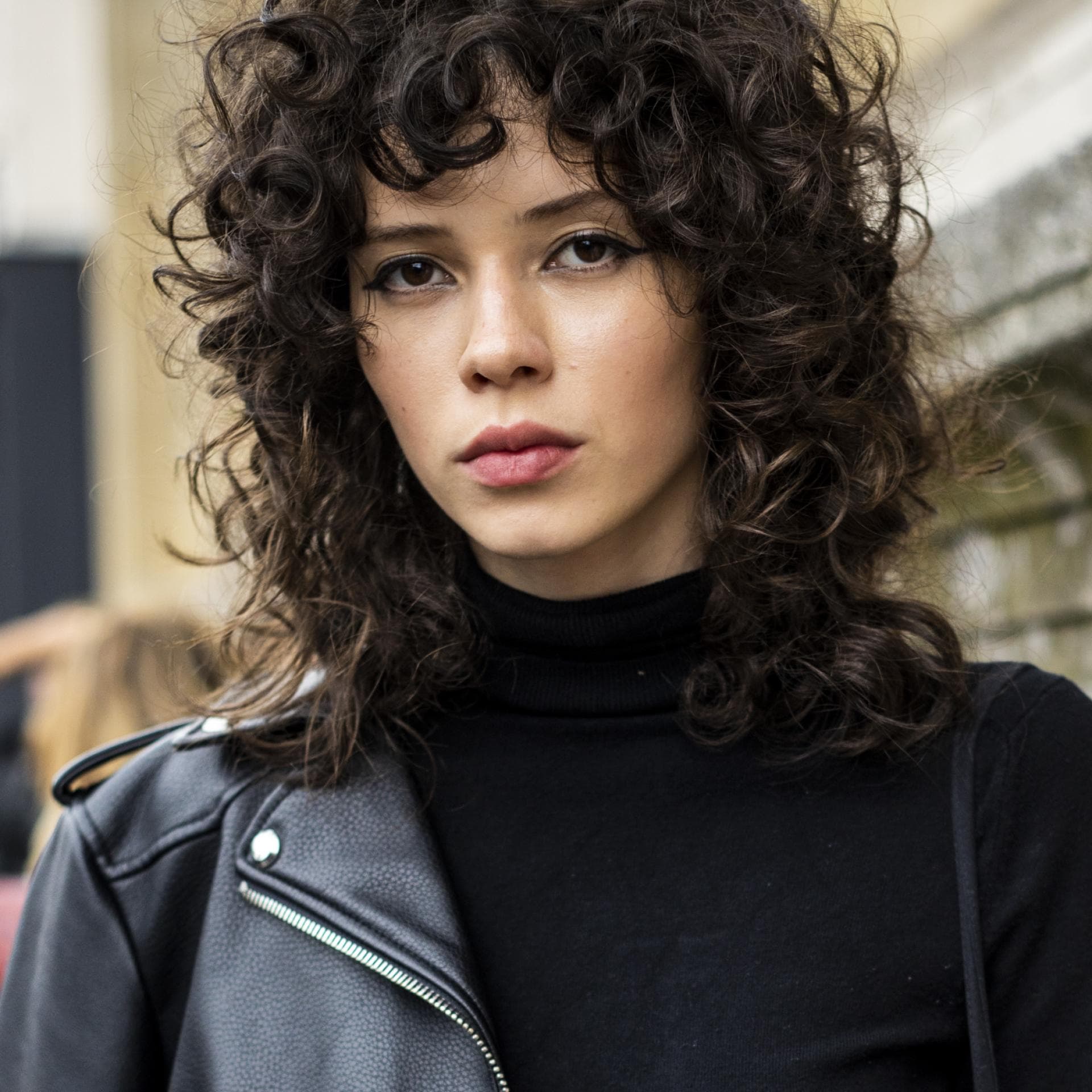 Einfache lockige Frisuren mit Pony