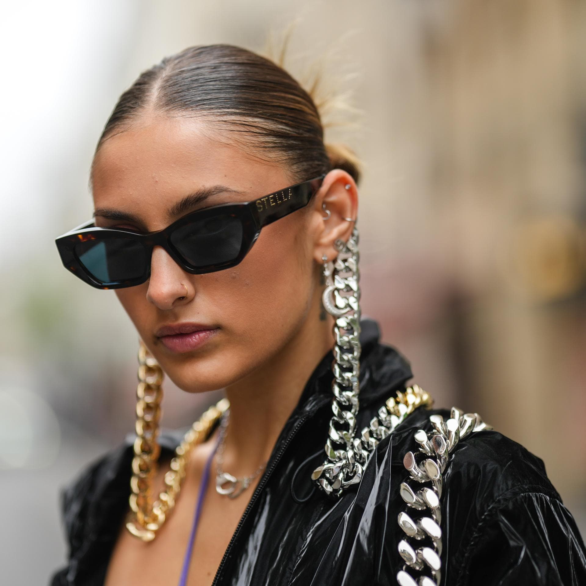 Tutorial zum geflochtenen Messy Bun