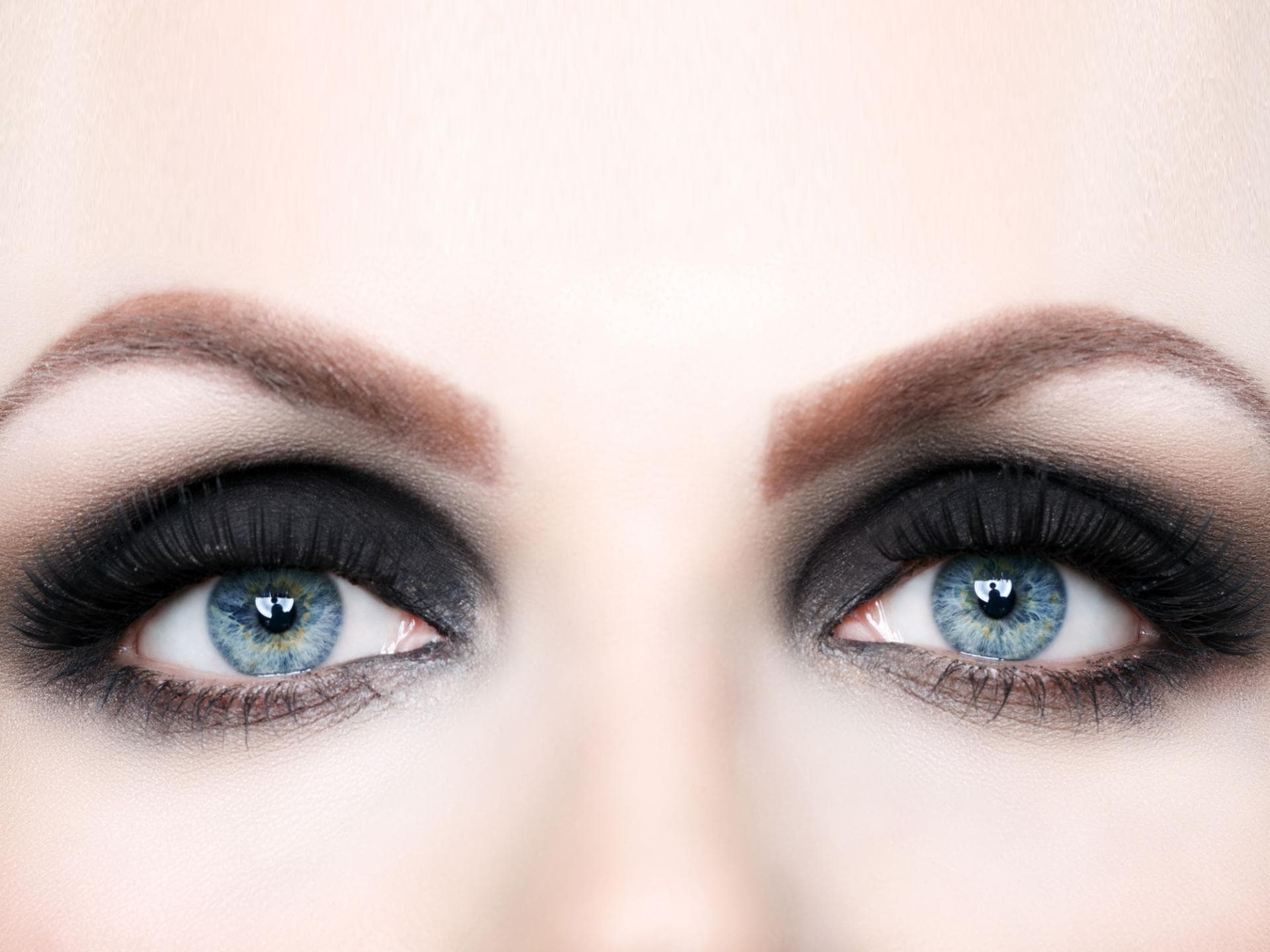 Katzenaugen zeichnen Make up