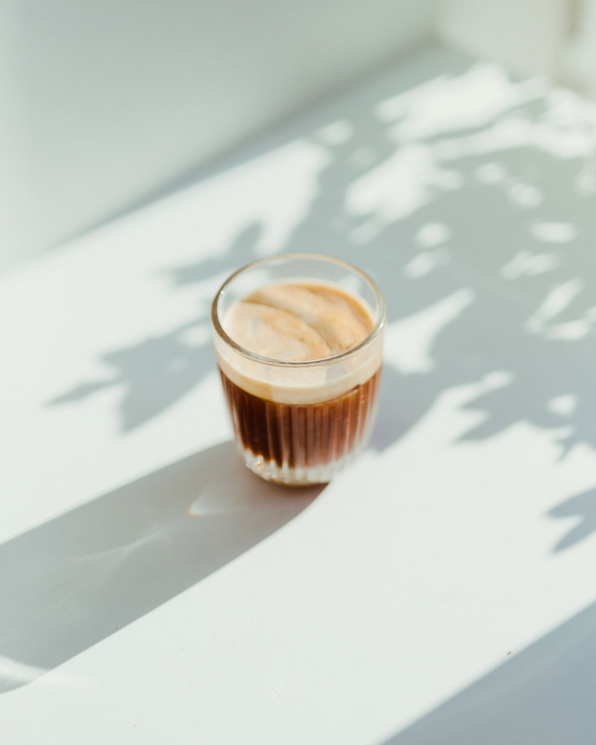 Mit Aktivkohle abnehmen: Kann der Black Latte helfen?