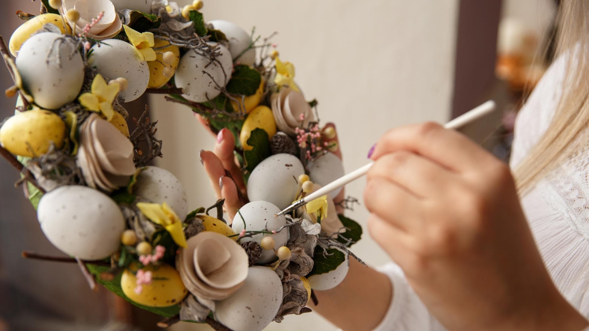 Osterkranz basteln: 3 Anleitungen für das Osterfest