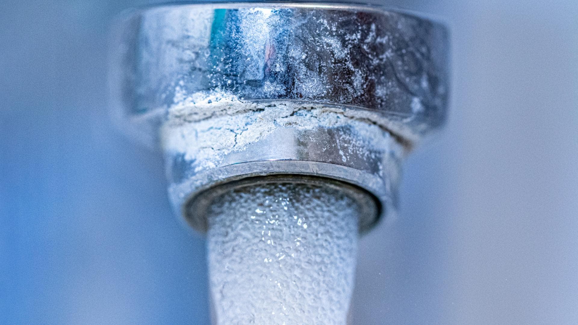 Kalk entfernen in der Dusche Mit diesen Tipps wird die Duschkabine wieder sauber