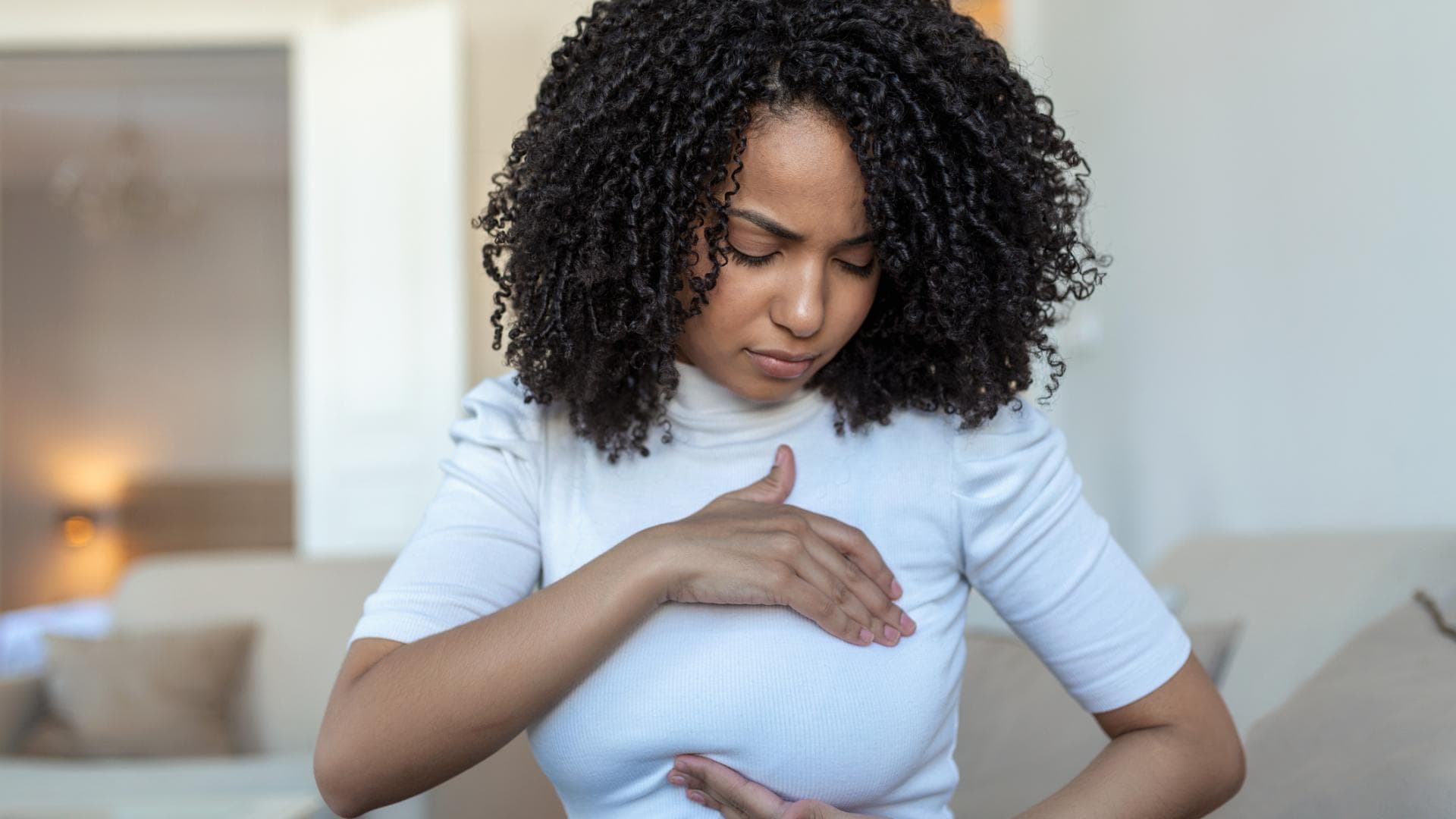 Brust abtasten: Anleitung zur Selbstuntersuchung