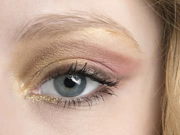 Lidschatten richtig auftragen: Tricks für ein perfektes Augen-Make-up!