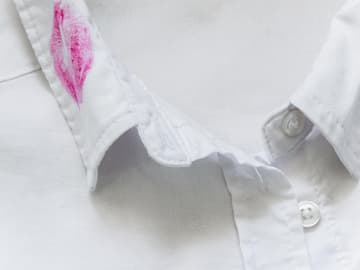Make Up Flecken Auf Kleidung Entfernen Diese Sos Tricks Helfen