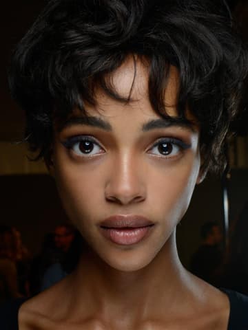 Frisuren für herzförmige Gesichter