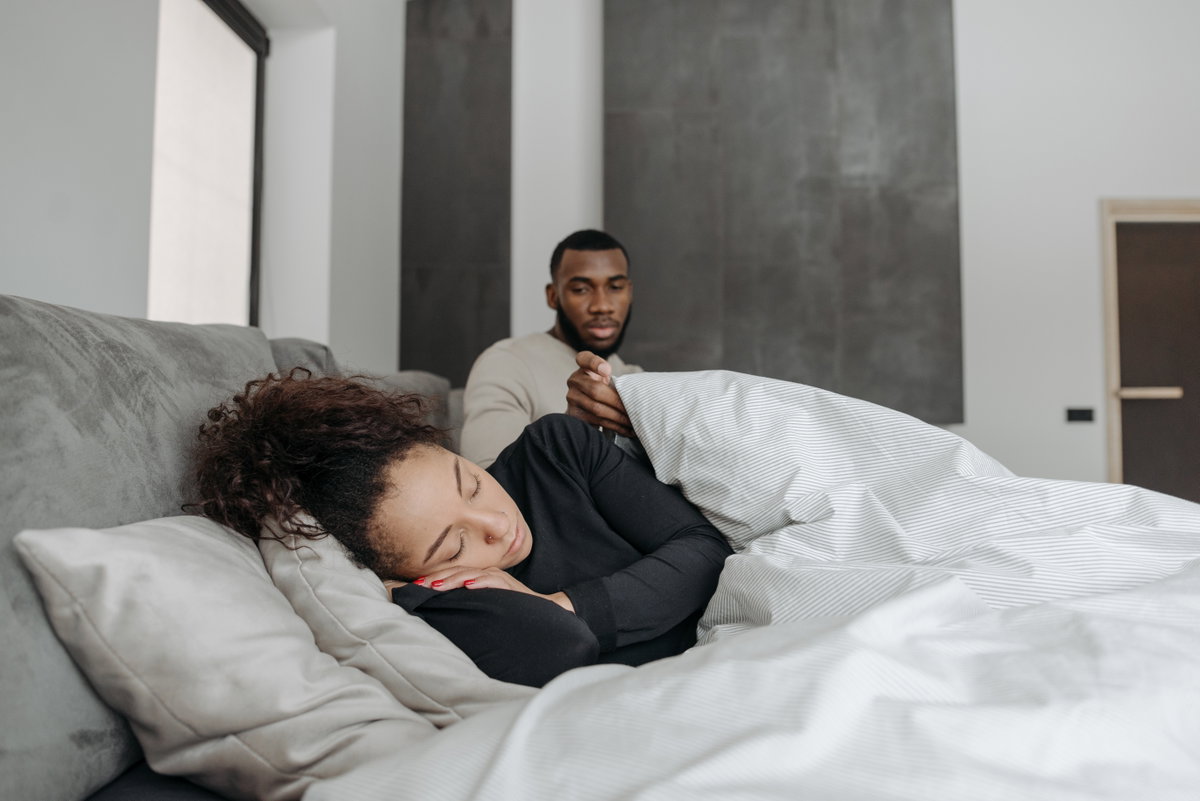 Beziehung: Stimmt der Liebes-Geheimtipp: „Gehe niemals wütend ins Bett"? - Vimarsana News
